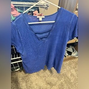 blue tshirt w peekaboo cleavage